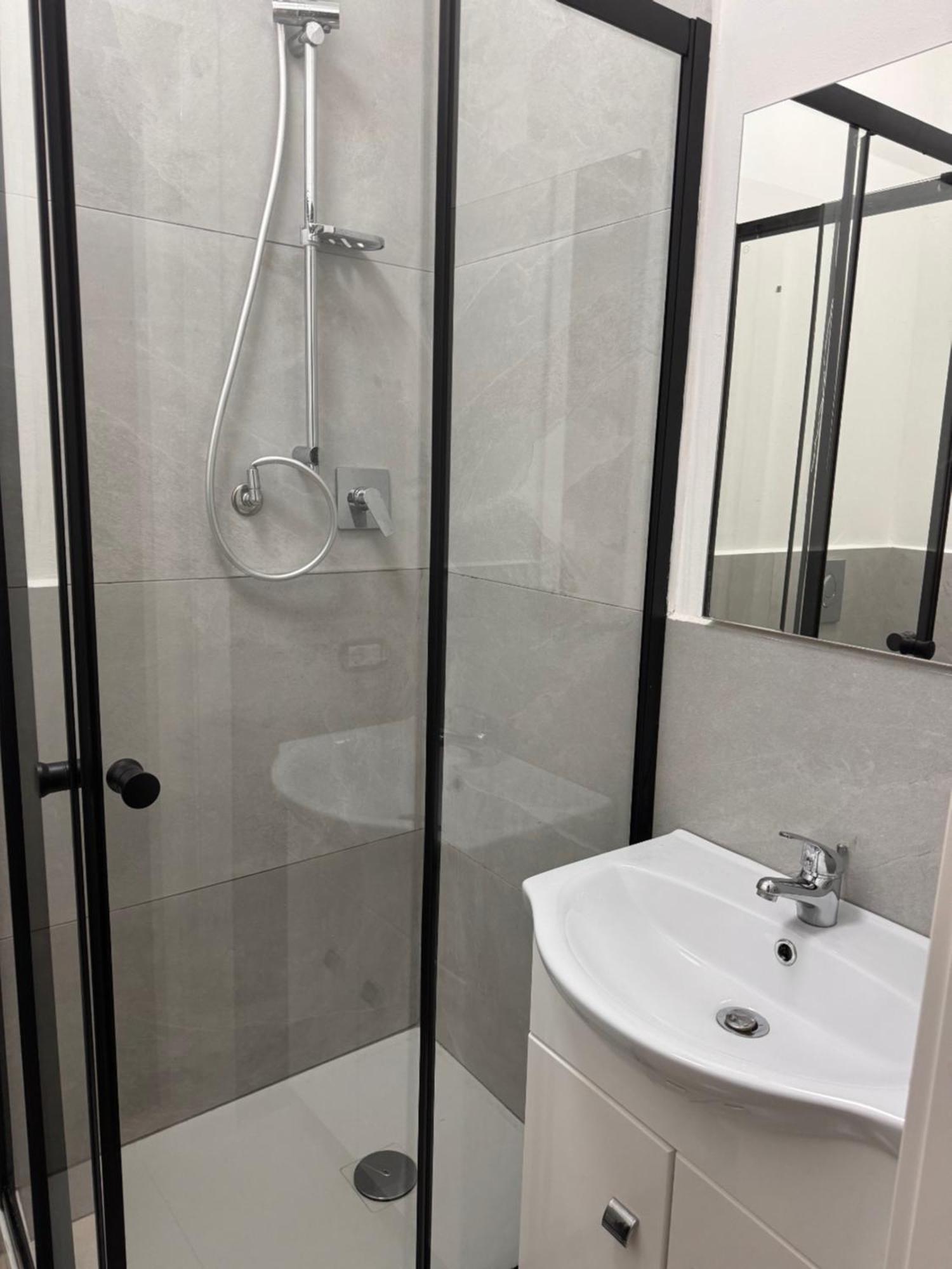 Station & Airport Hotel Pisa Bagian luar foto