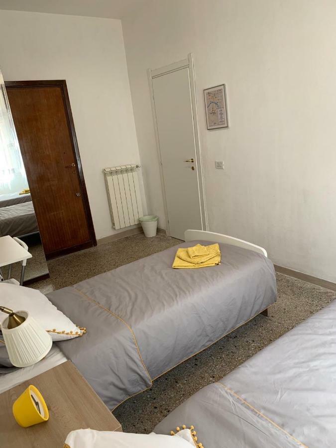 Station & Airport Hotel Pisa Bagian luar foto