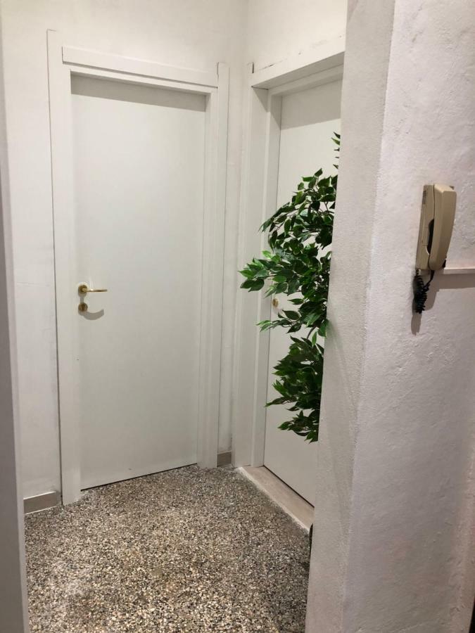 Station & Airport Hotel Pisa Bagian luar foto